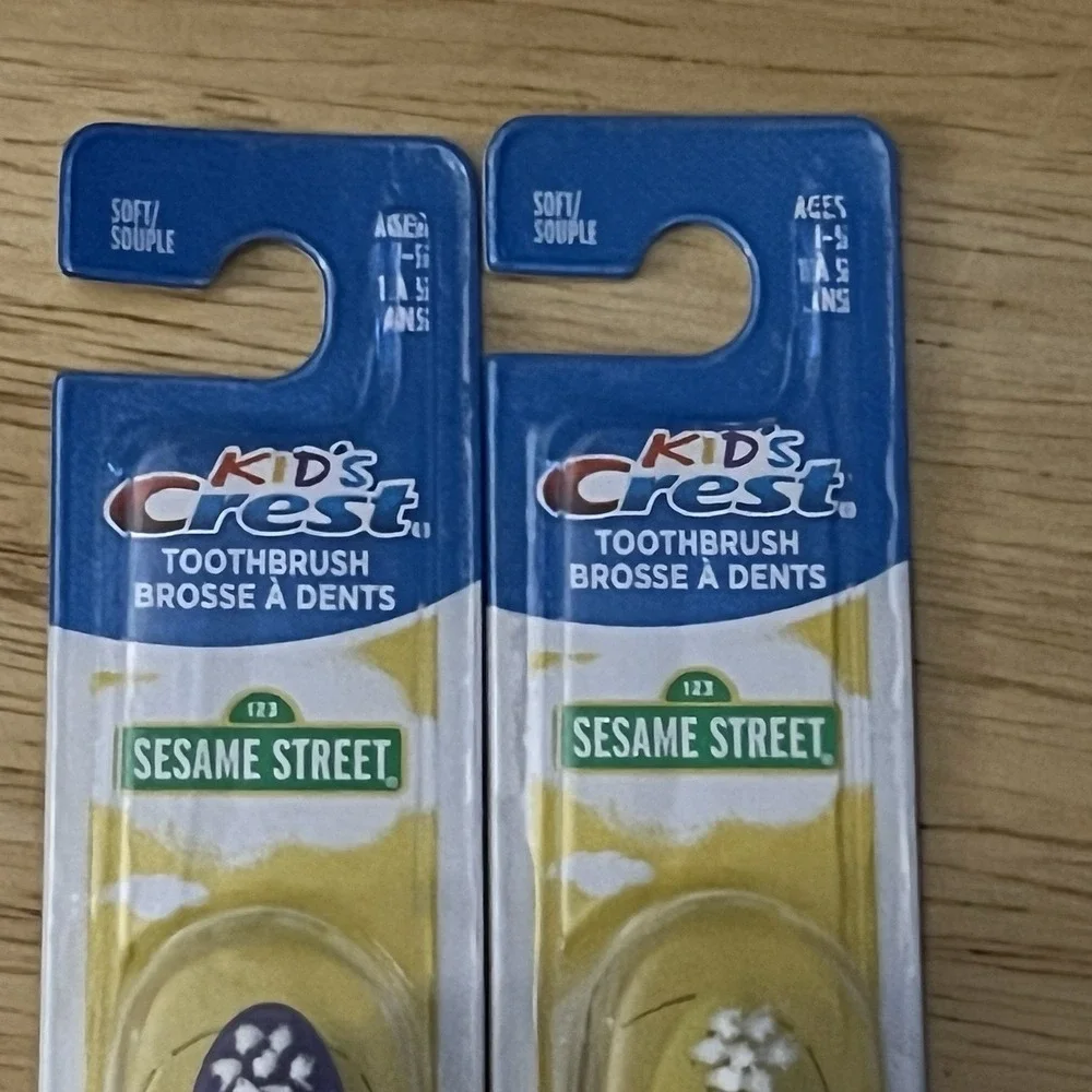 Crest Kids Sesame Street Soft Bristle Elmo/Bert & Ernie Toothbrushes (set/2)‎